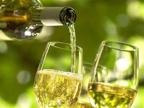 Diet changes boost popularity of white wine